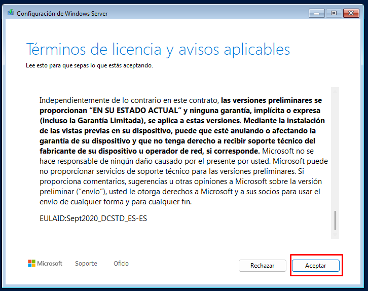 Instalar Windows Server 2025 en VirtualBox paso a paso 17 Pantalla de términos de licencia en la instalación de Windows Server 2025 con el botón Aceptar resaltado