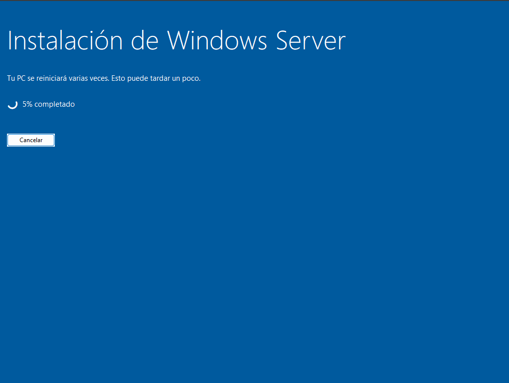 Instalar Windows Server 2025 en VirtualBox paso a paso 20 Pantalla de progreso de instalación de Windows Server 2025 mostrando un 5% completado